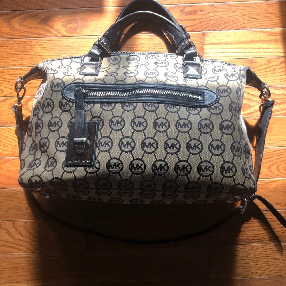 Micheal Kors purse
